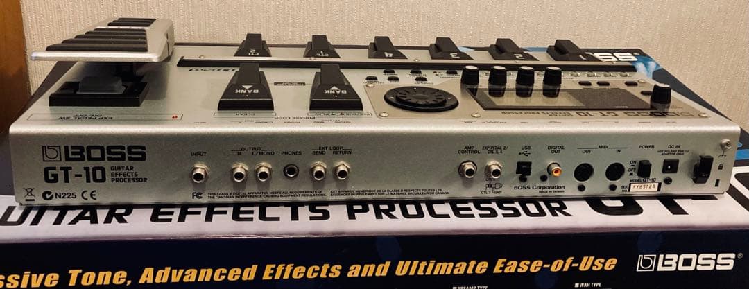 BOSS / GT-10 +キャリングケース付き中古美品!