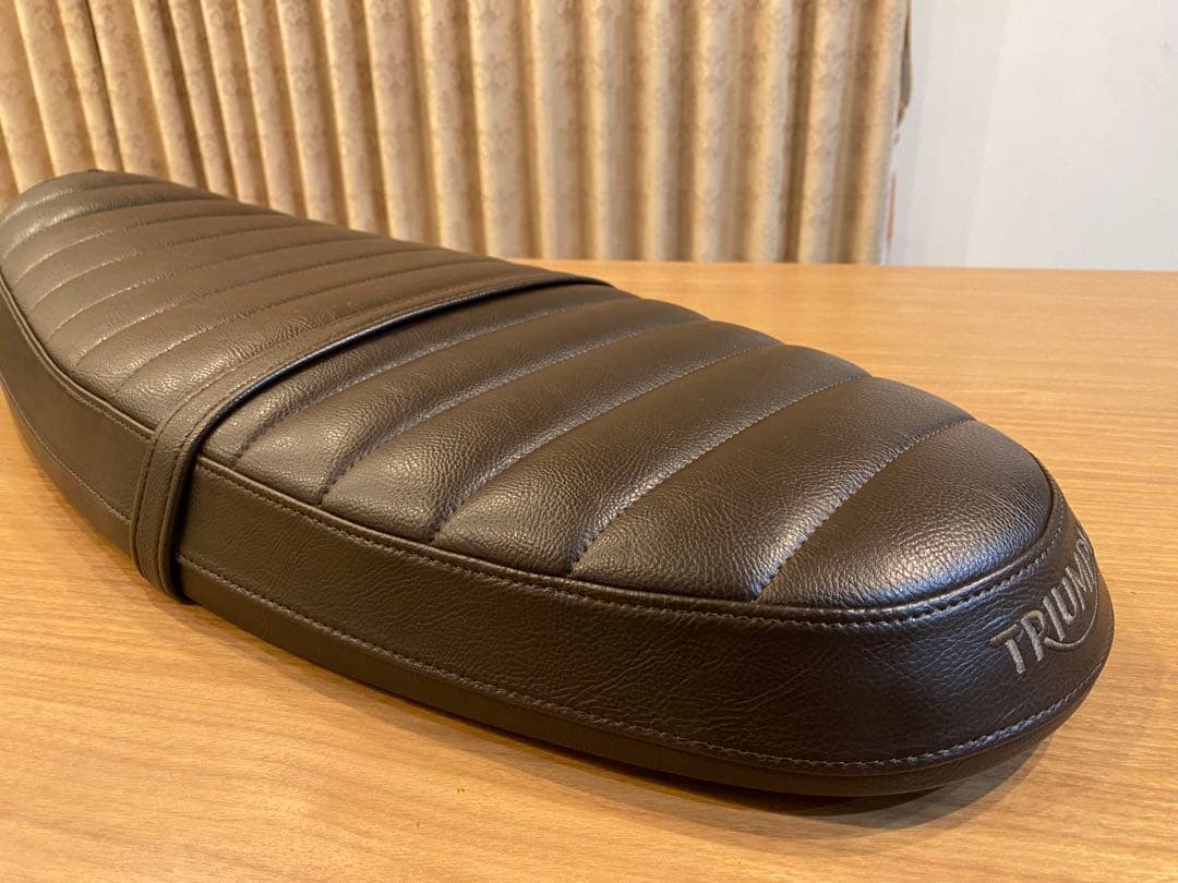 トライアンフ 純正オプション ベンチシート ブラウン - メルカリ