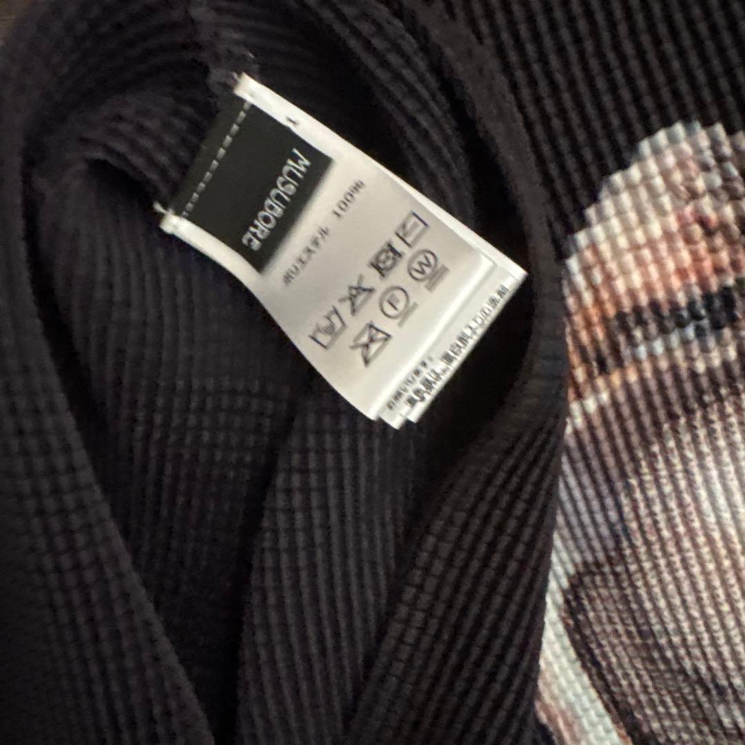 musubore 牡蠣 プリーツプリントトップス 黒 - メルカリ