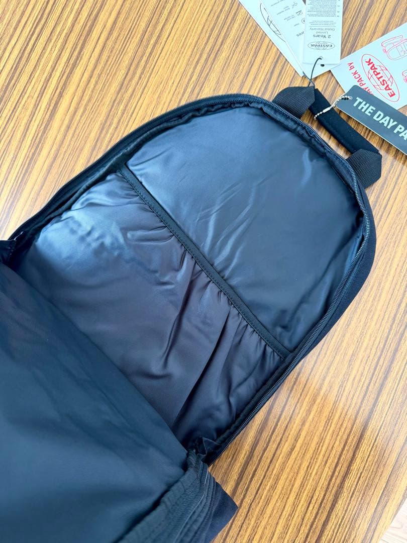 バッグ THE DAY PACK by EASTPAK BLACK 20.5L
