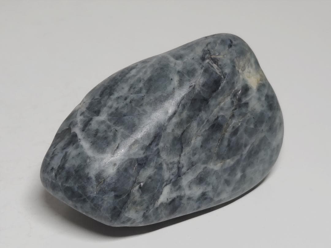 糸魚川㊹ 翡翠 94g ヒスイ 原石 鑑賞石 自然石 誕生石 鉱物 鉱石 水石