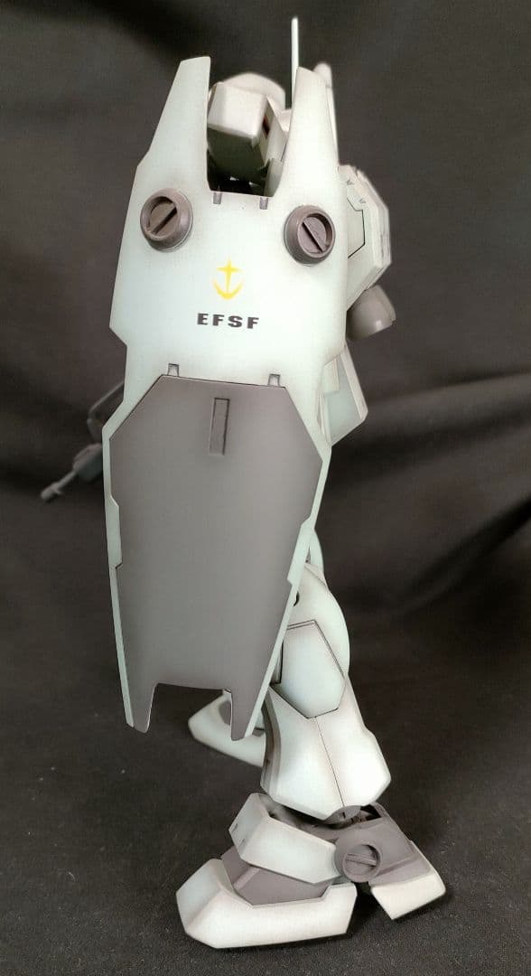 ガンプラ 塗装済 完成品 MG 1/100 RGM-79N ジムカスタム