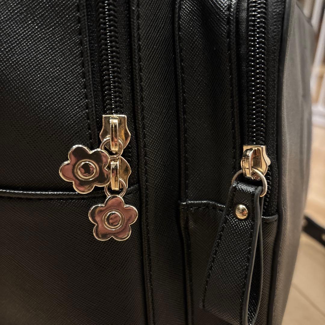 美品】 マリークワント リュック レザー デイジー 金 黒 お洒落 可愛い