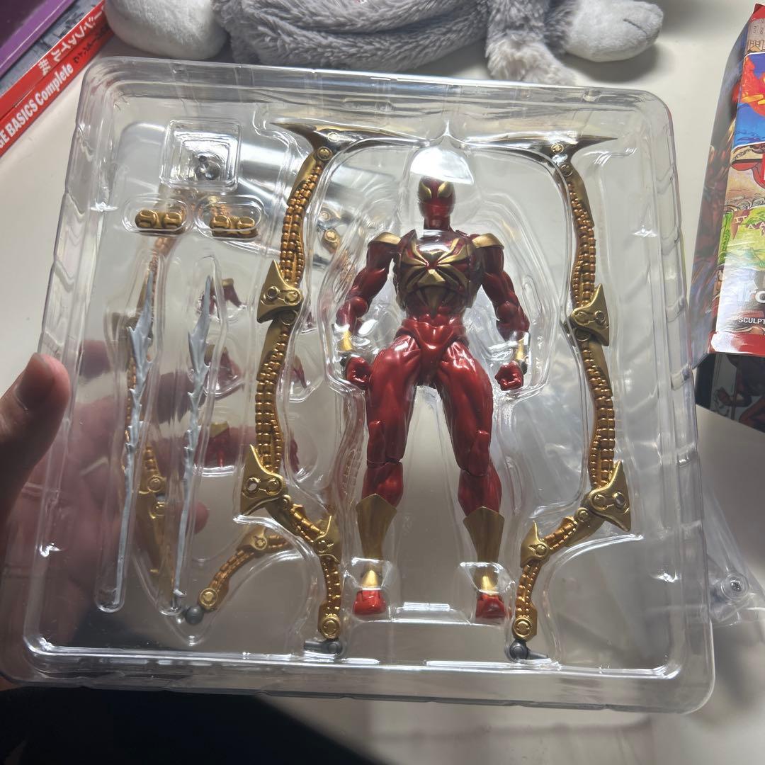 リボルテック　アイアンスパイダー 海洋堂 スパイダーマン フィギュア
