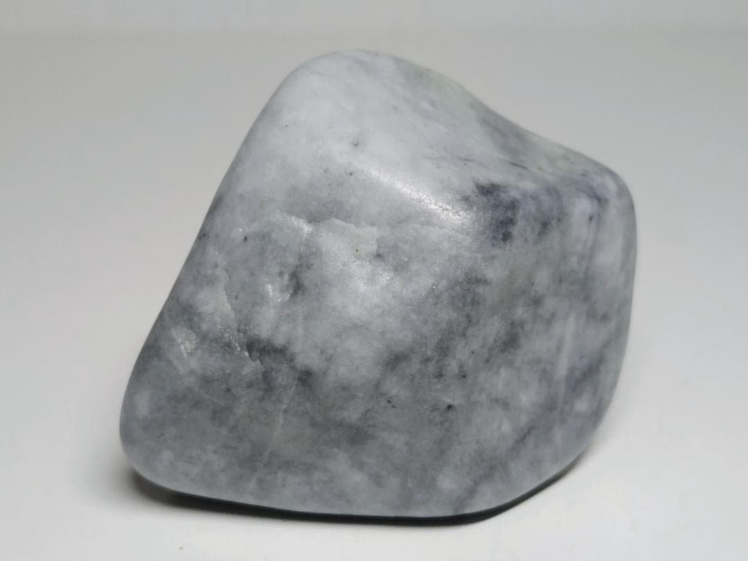 糸魚川⑭ 翡翠 240g ヒスイ 原石 鑑賞石 自然石 誕生石 鉱物 鉱石 水石