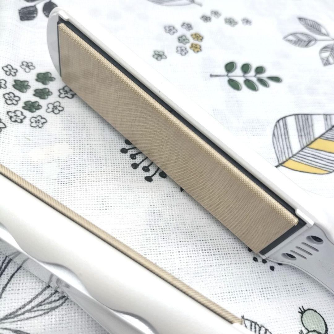 《ほぼ未使用》 KINUJO 絹女 ストレート アイロン ホワイト