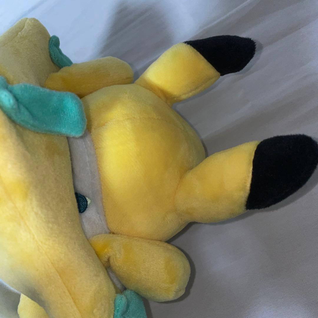 ジラーチのポンチョを着たピカチュウ　ぬいぐるみ