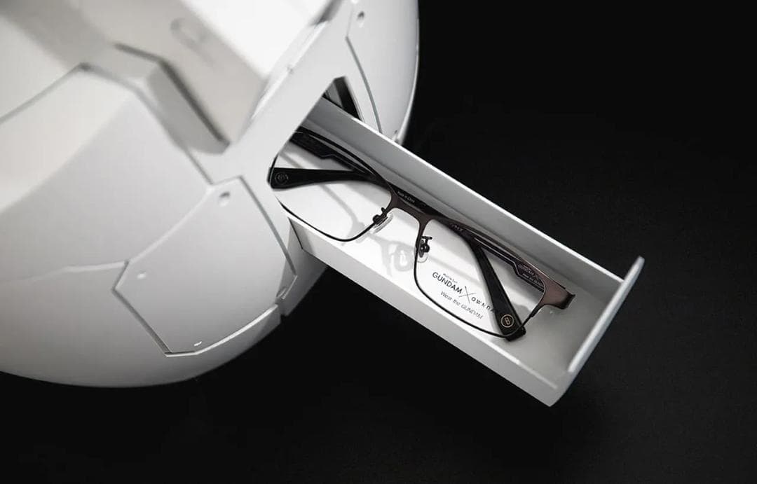 OWNDAYS ガンダムヘッドメガネケース