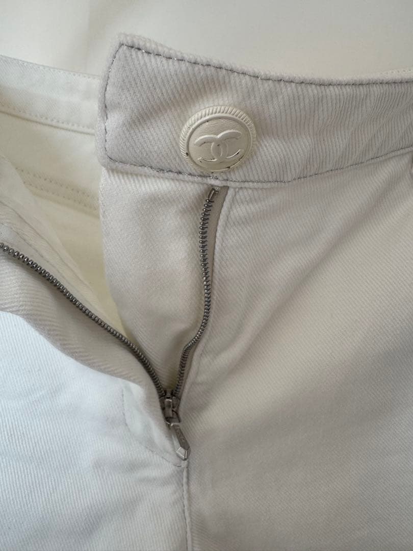 CHANEL ホワイトデニムステッチ サイズ★38 NEW CHANEL 22A WHITE DENIM JEANS PANTS CC LOGO 36 CC LOGO POCKETS