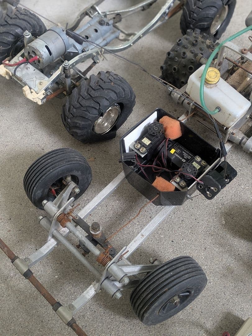 当時物3台セット/エンジンカー2台/ ラジコン1台/ ラクダバッテリー/シャーシ