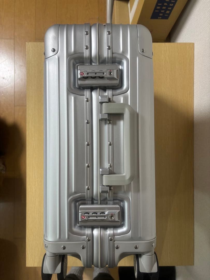 新品未使用品】メルセデスベンツ アルミスーツケース 32L キャリー