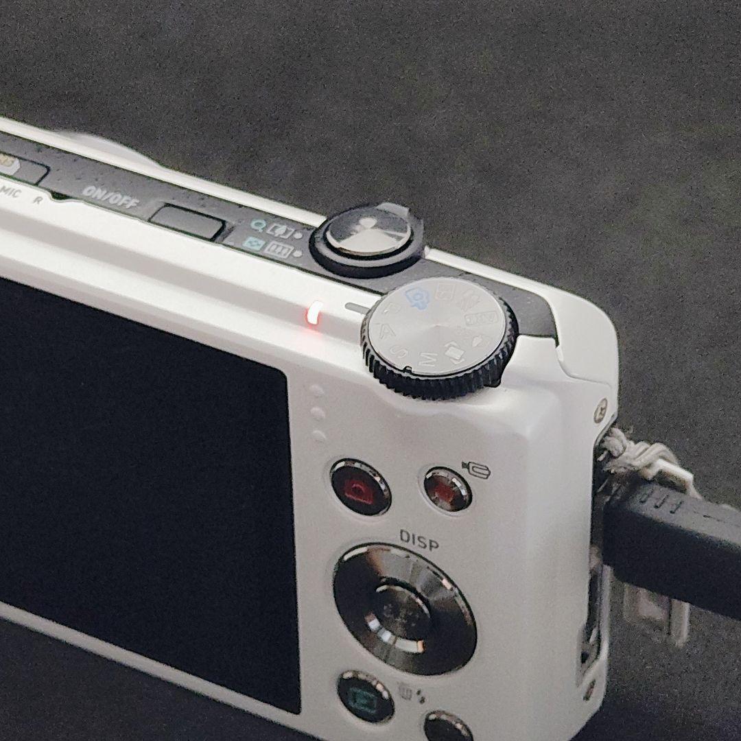 レア ビックロ限定】CASIO EXILIM EX-ZR400 ホワイト