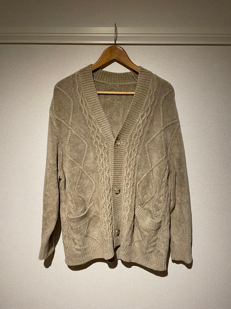 ABYTS ベージュ ケーブルニットカーディガン