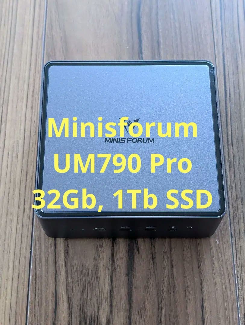 【美品】Minisforum UM790 Pro 32Gb, 1Tb SSD デスクトップパソコン UM790 UM790-32/1TB-W11Pro(7940HS) [モニター