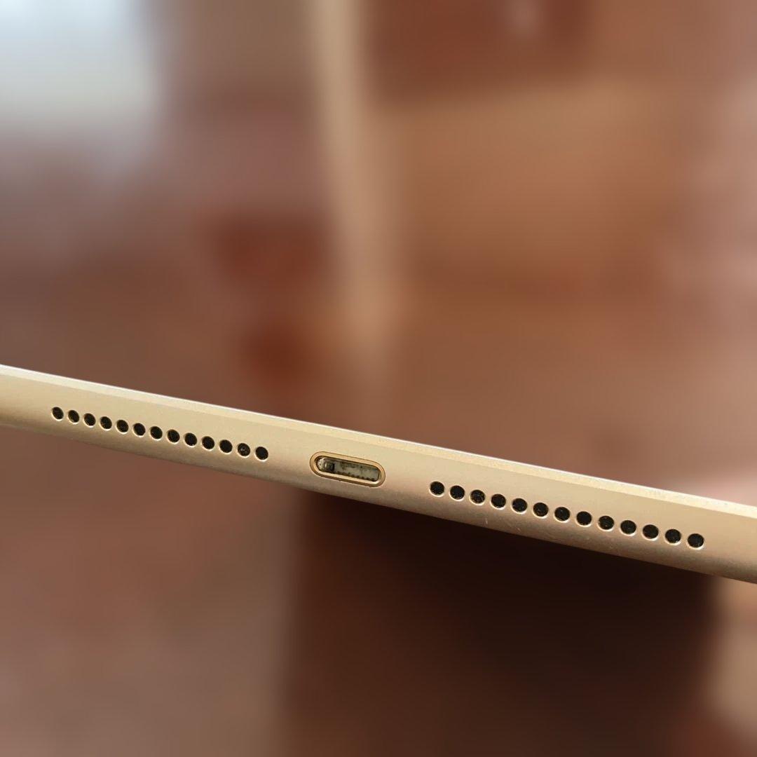 ⭐️ Apple ￼iPad第5世代ゴールド32GB￼本体 初期設定画面表示中