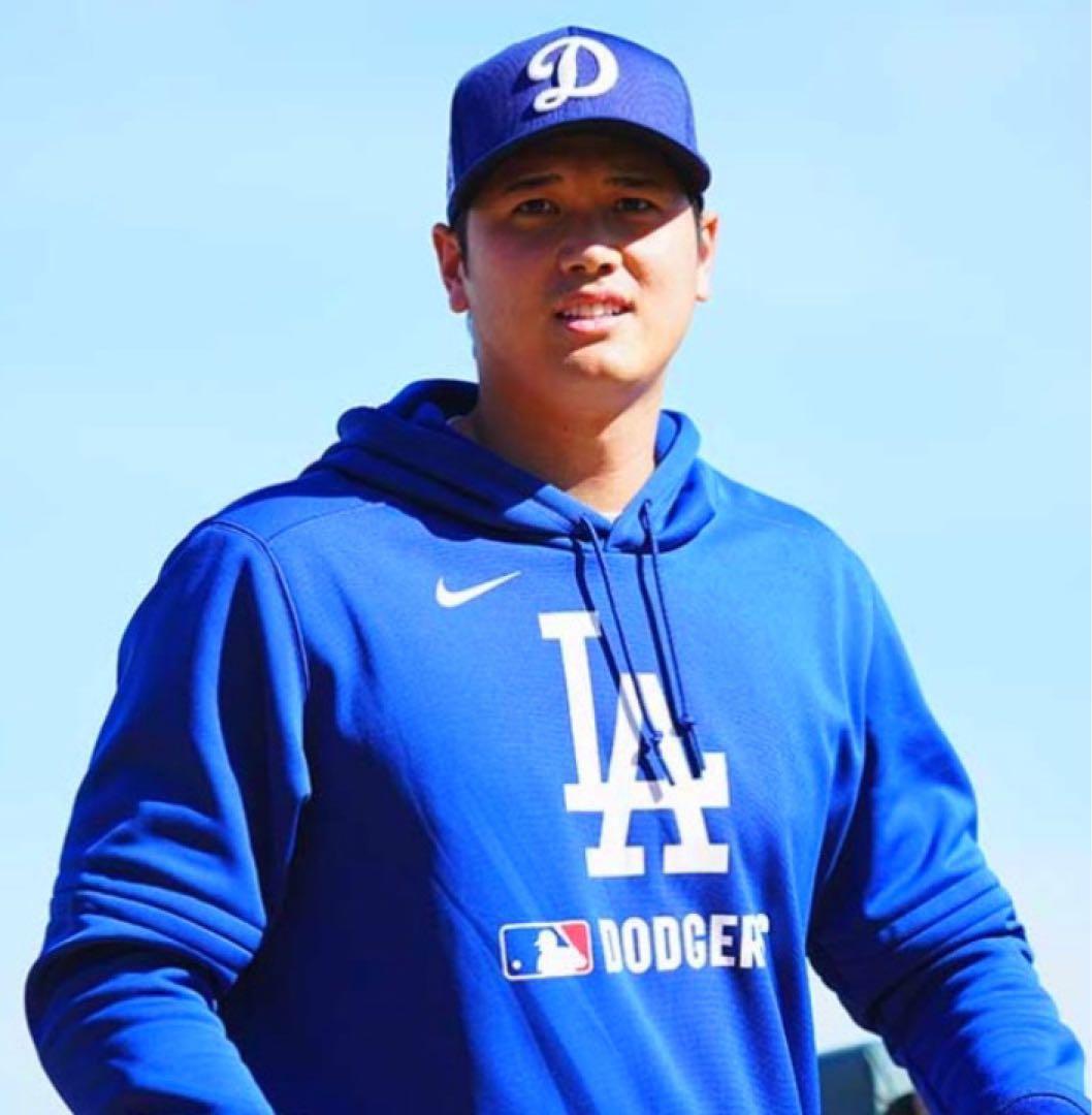 2025 大谷翔平選手 着用モデル Lサイズ ドジャースパーカー ML - メルカリ