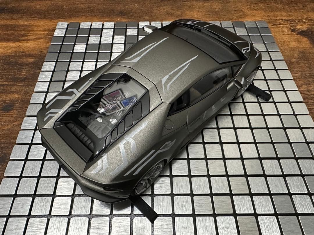 【カスタム】オートアート 1/18 ランボルギーニ ウラカン マットグレー