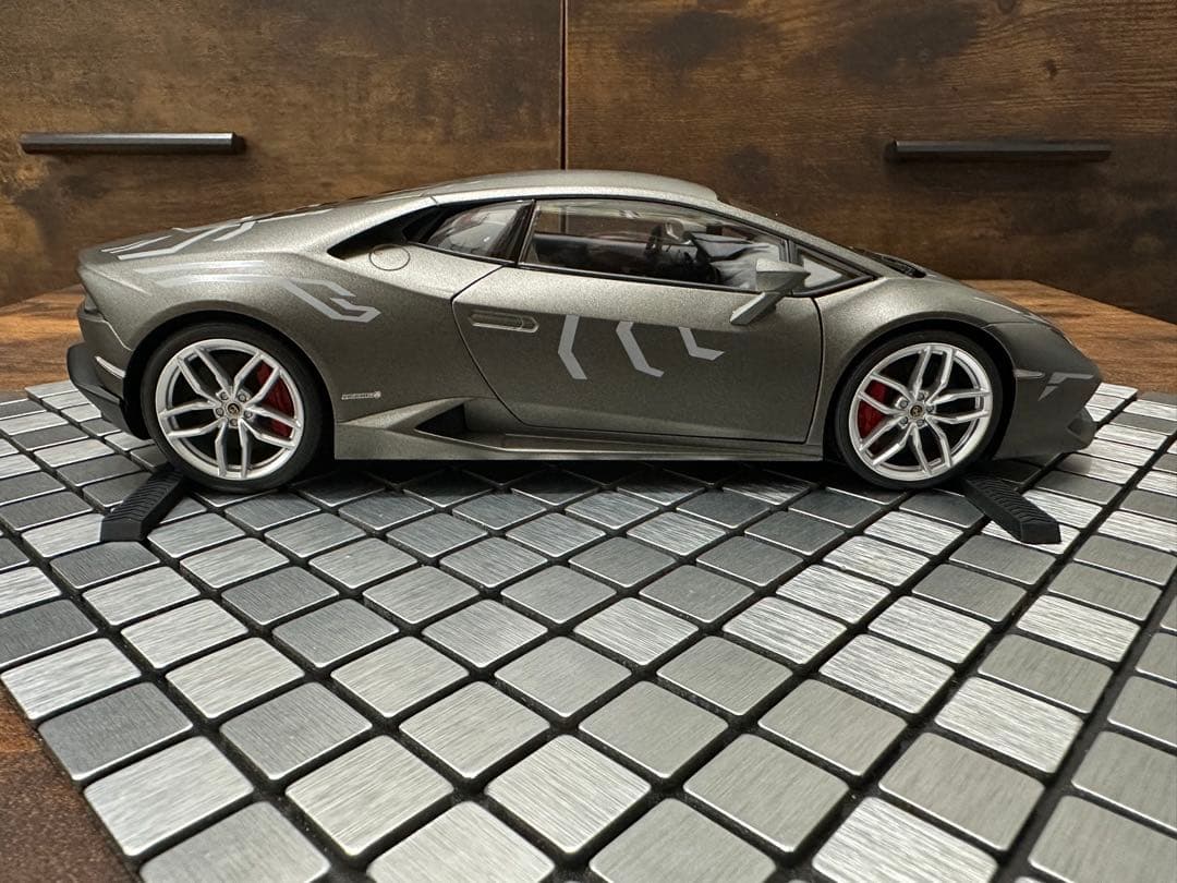 【カスタム】オートアート 1/18 ランボルギーニ ウラカン マットグレー