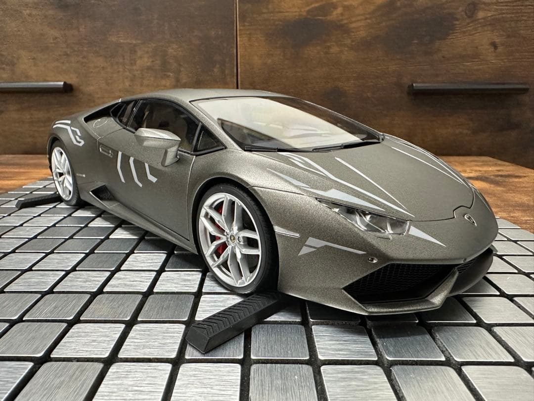 【カスタム】オートアート 1/18 ランボルギーニ ウラカン マットグレー