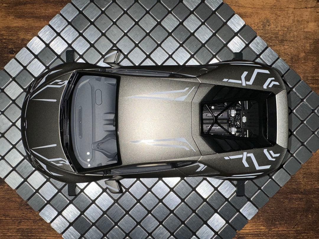 【カスタム】オートアート 1/18 ランボルギーニ ウラカン マットグレー