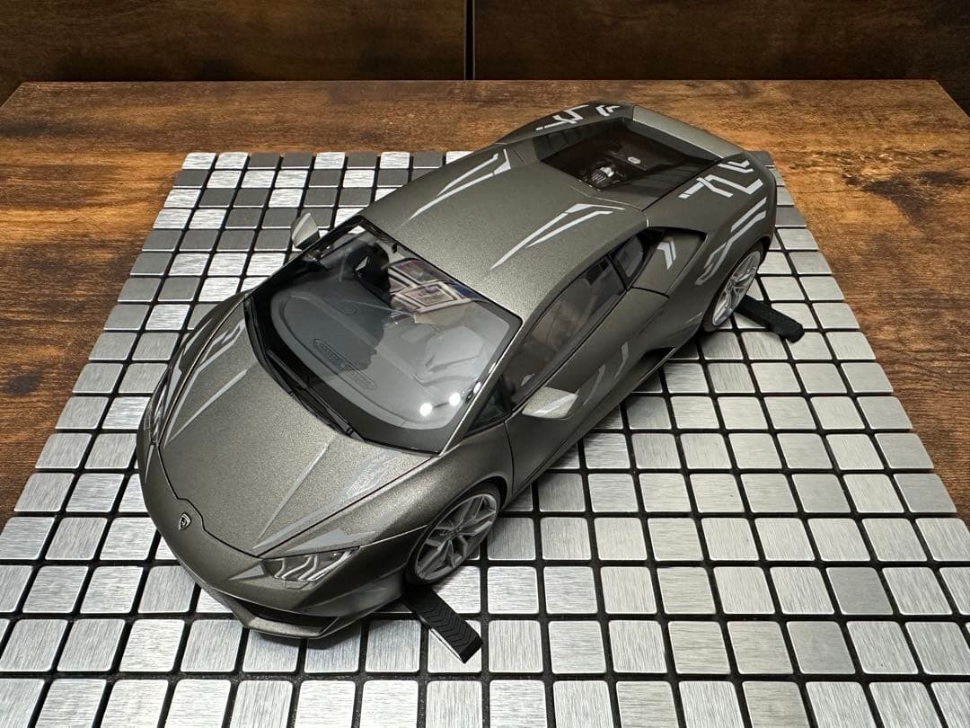 【カスタム】オートアート 1/18 ランボルギーニ ウラカン マットグレー