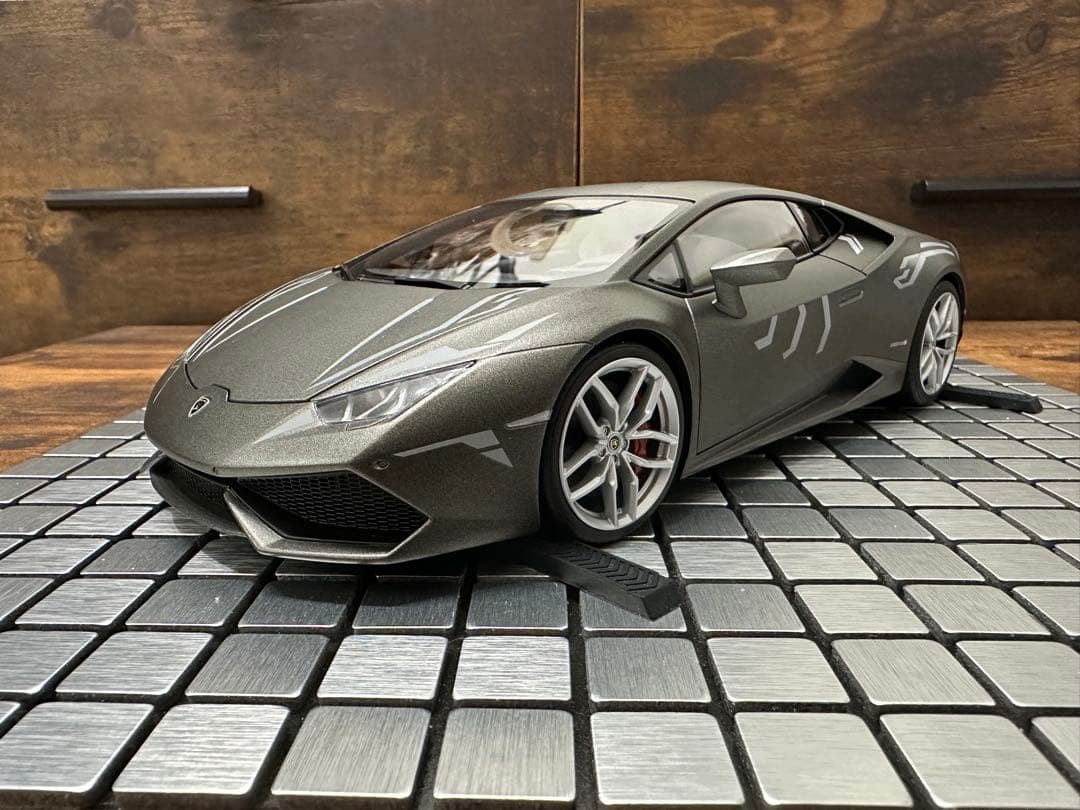 【カスタム】オートアート 1/18 ランボルギーニ ウラカン マットグレー
