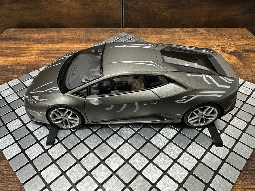 【カスタム】オートアート 1/18 ランボルギーニ ウラカン マットグレー