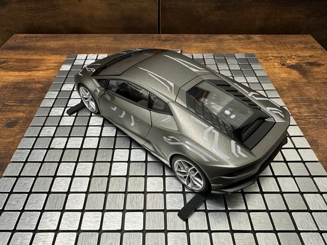 【カスタム】オートアート 1/18 ランボルギーニ ウラカン マットグレー