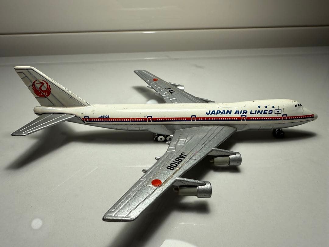JAPAN AIR LINES ミニチュア航空機 JA8100 - メルカリ