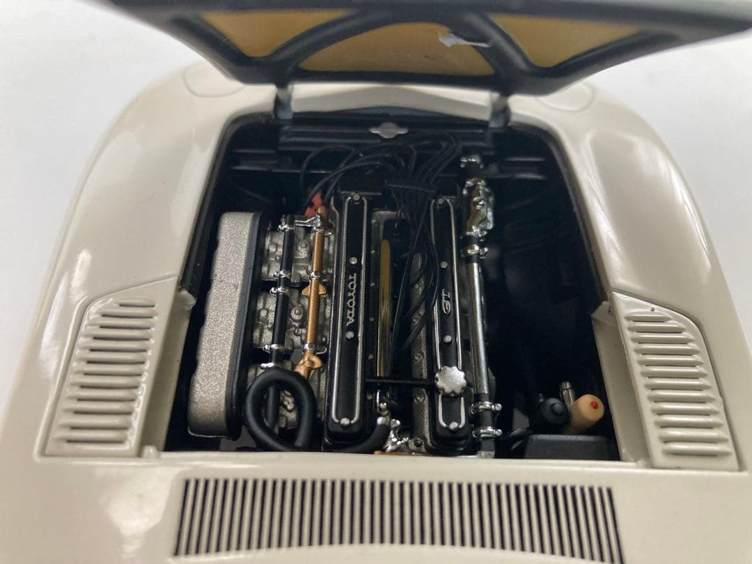 □オートアート 1/18 トヨタ 2000GT 007は2度死ぬ ボンドカー 78731