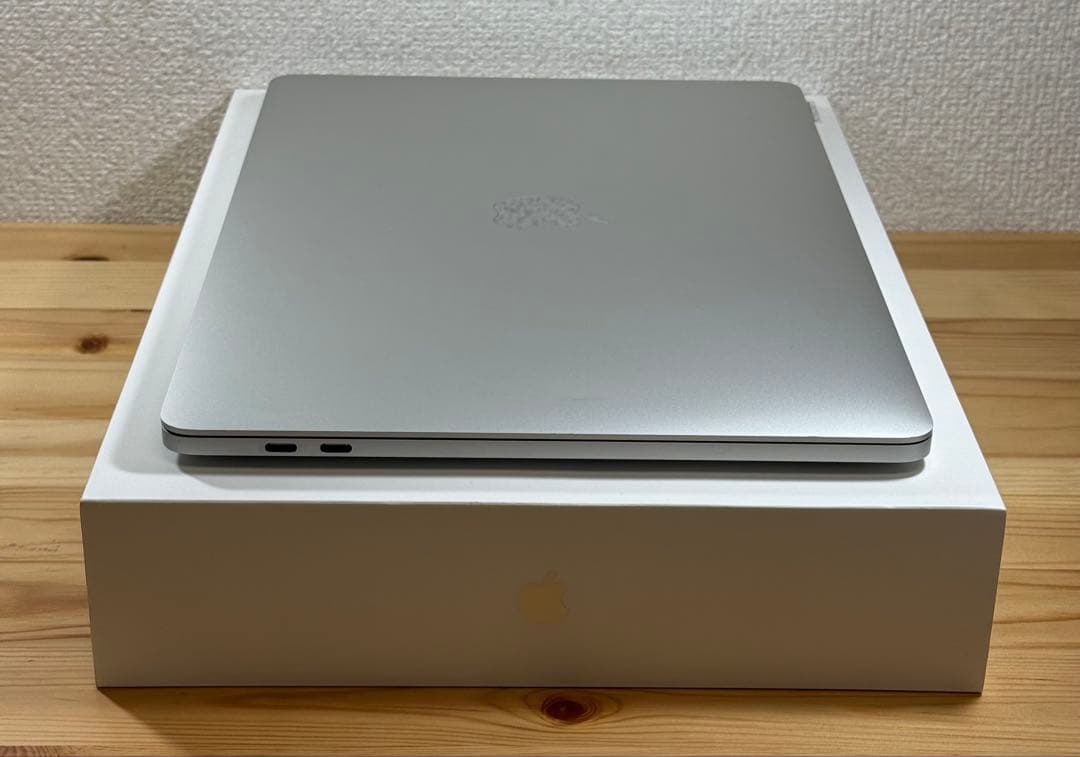 MacBook本体 MacBook Pro 13 2020 Touch Bar i5/8/500