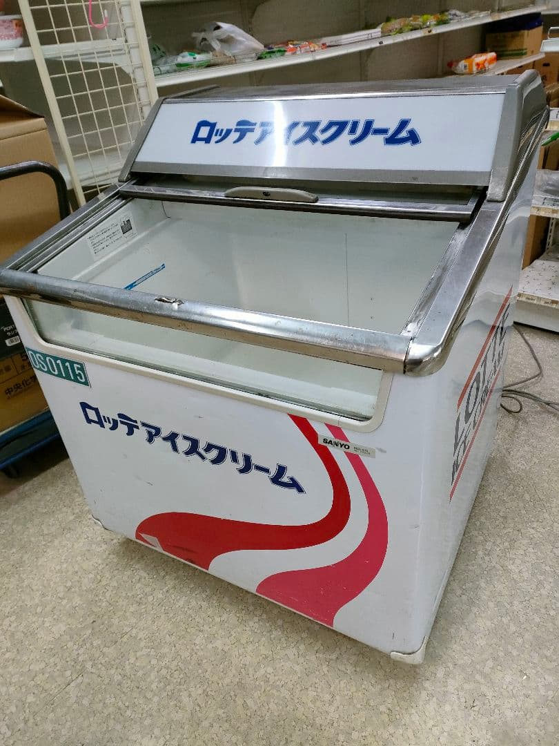 冷凍庫130L往年の名機です5枚目の写真は使用中のものです! 冷凍庫130L往年の名機です5枚目の写真は使用中のものです! 収納力