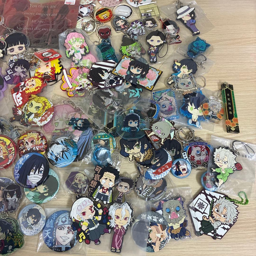 Demon Slayer 鬼滅の刃 缶バッジ ストラップ グッズセット