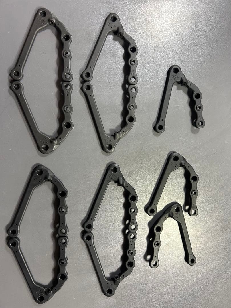 XRAY X4 2025 ロアアーム グラファイト ミディアム (ハード)中古