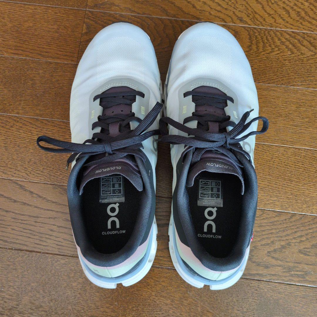 On Cloudflow 4 25.5cm　オン　クラウドフロー