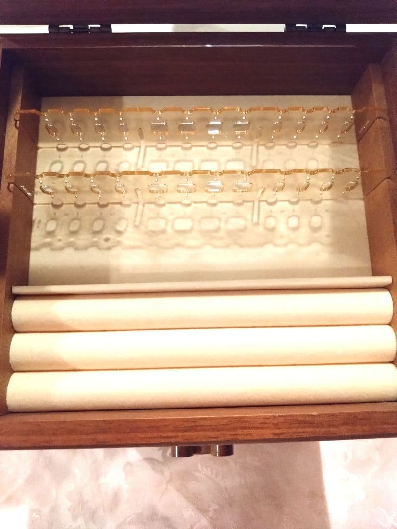 Disney★ミッキーマウス★木製３段アクセサリーケース