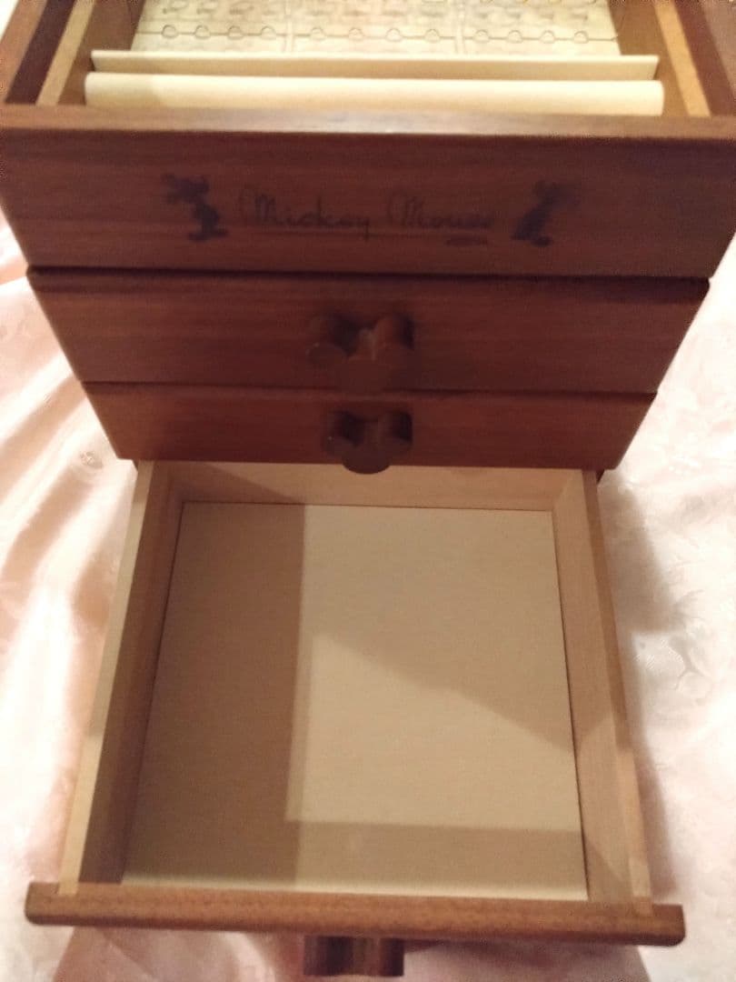 Disney★ミッキーマウス★木製３段アクセサリーケース