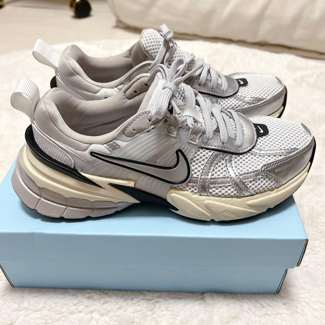 n*︎様 NIKE W V2K RUN FD0736-100 【23.5cm】