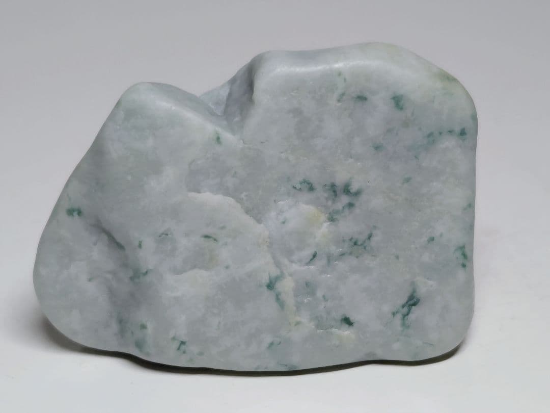 淡灰緑 171g 翡翠 ヒスイ 原石 鑑賞石 自然石 誕生石 鉱物 鉱石 水石