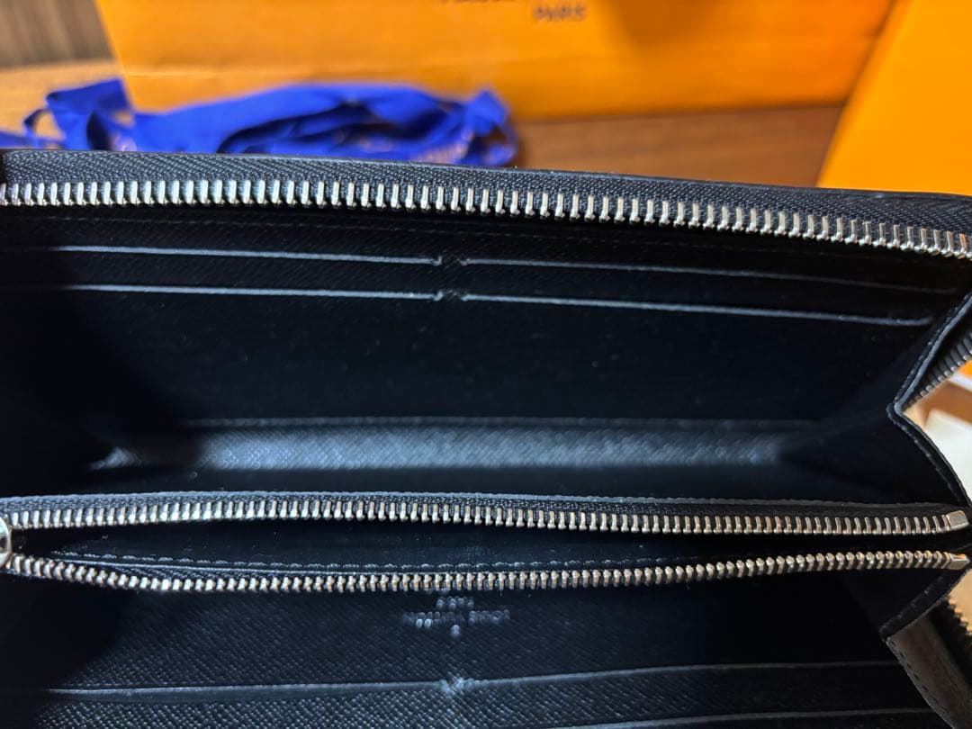 《美品》LOUIS VUITTON エピレザー ブラック長財布