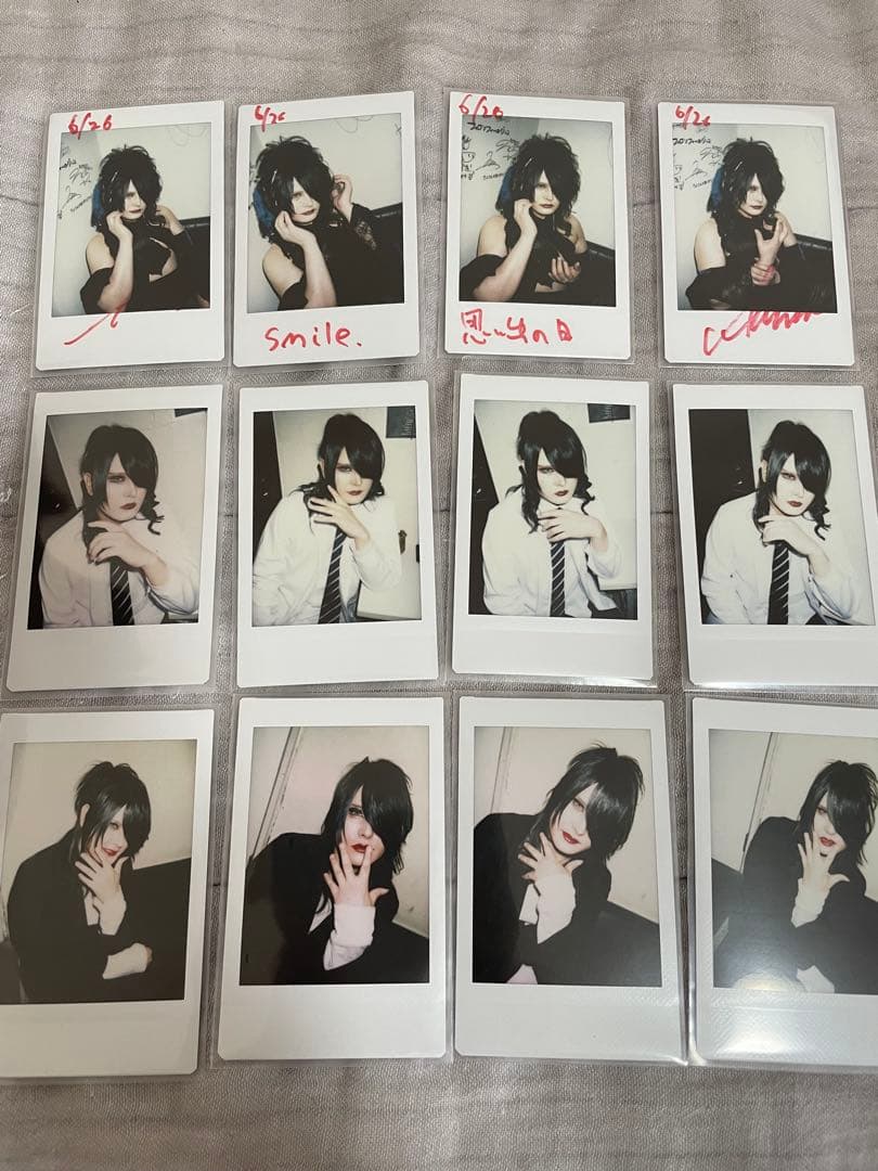 【ZERA ゼラ Aqui】 チェキ60枚＆トレカ、缶バッジ