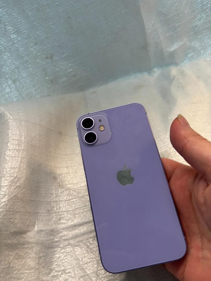 Apple iPhone 12 mini パープル 本体 Apple、目を奪う美しさの新しいパープルのiPhone 12とiPhone 12 miniを