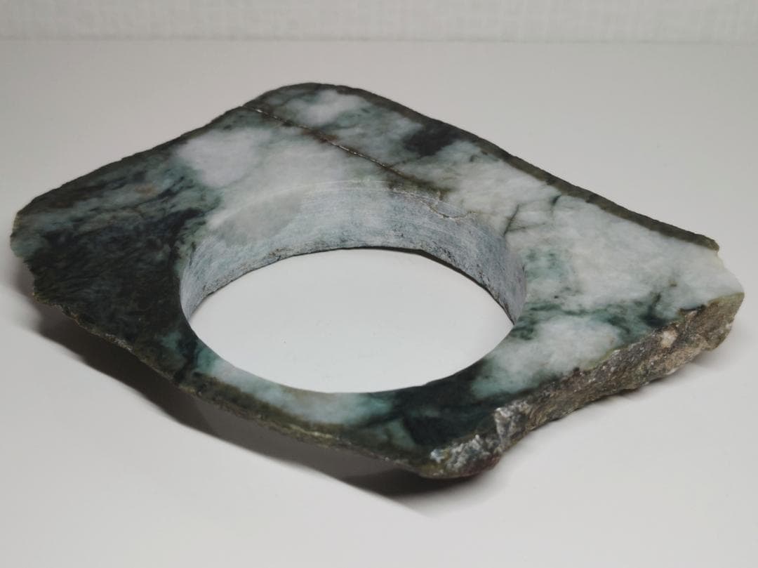 白緑 477g 翡翠 ヒスイ 翡翠原石 鑑賞石 原石 自然石 誕生石 鉱物 水石