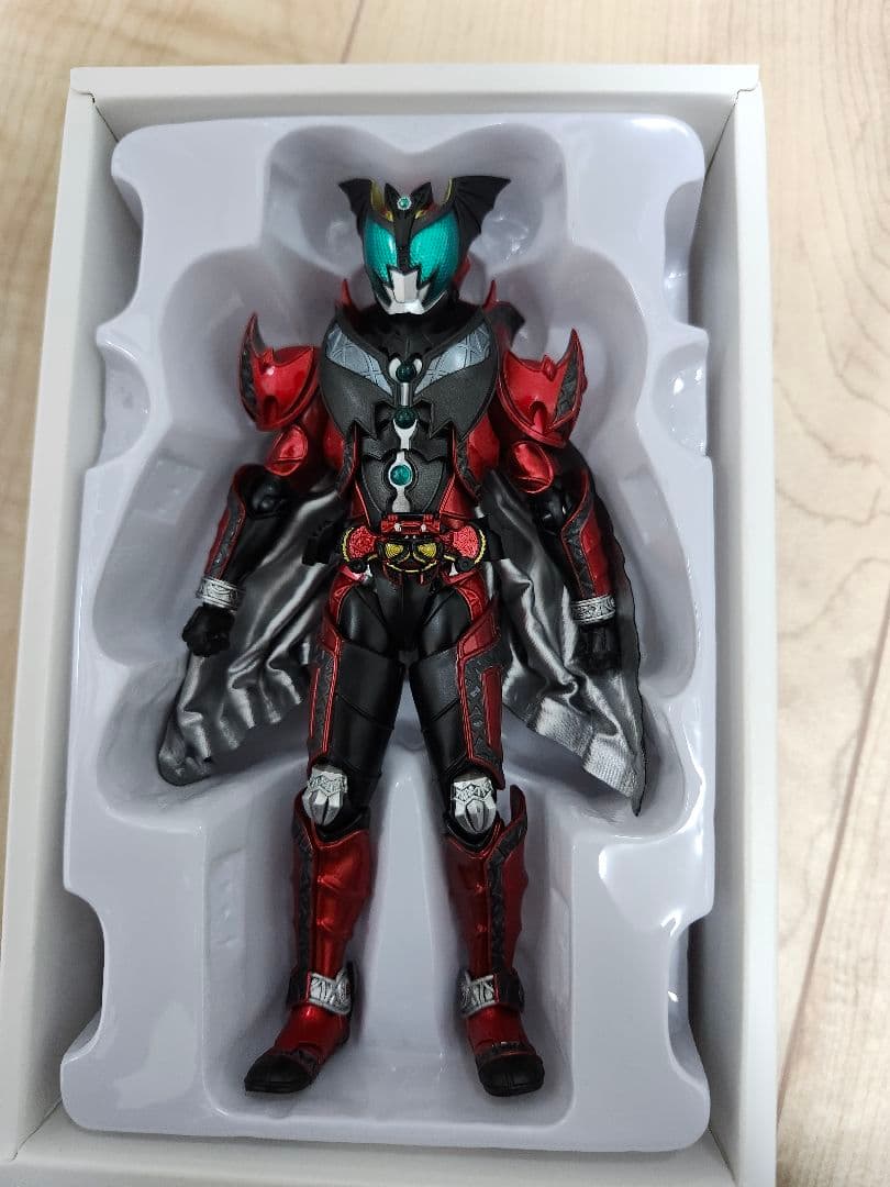 真骨彫　仮面ライダーダークキバ