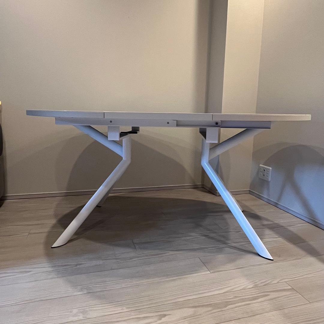 カリガリス コヌビア ジョーべ セラミックダイニングテーブル - メルカリ