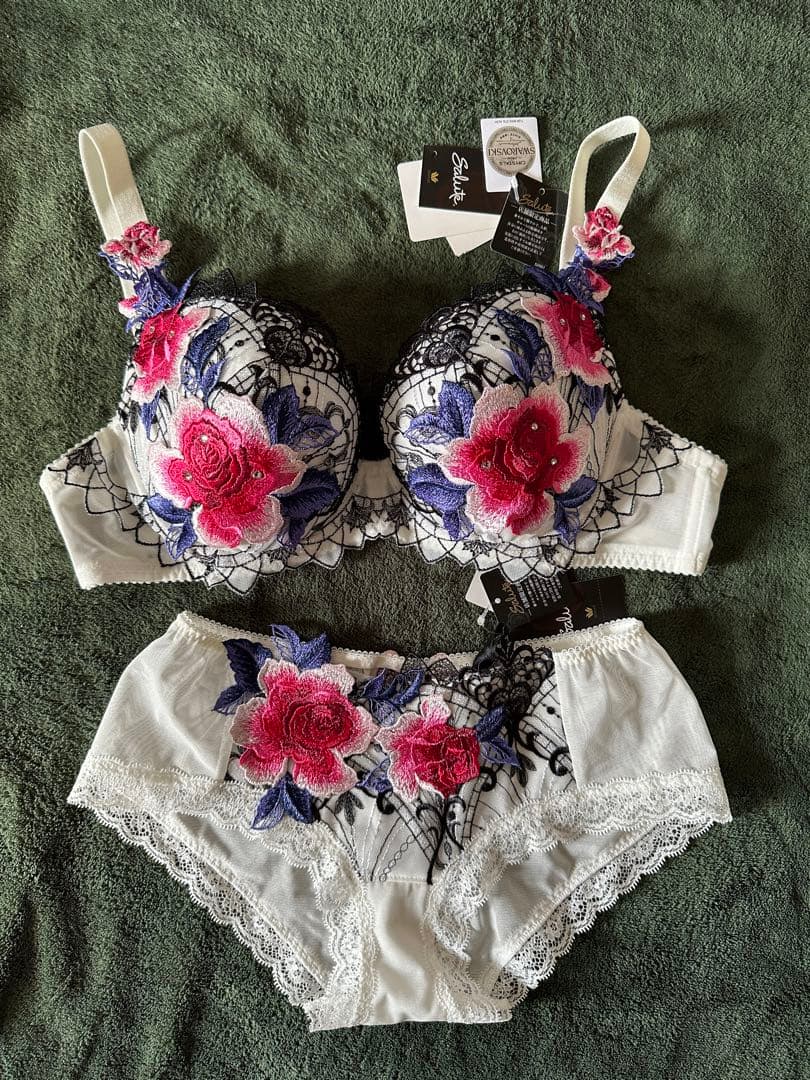 ワコール サルート BTJ429(E80) PTJ529(L) IVラマンセット - メルカリ