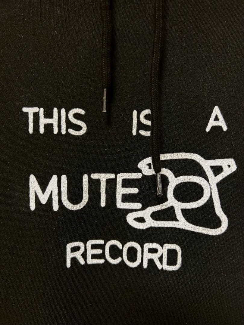 マークスチュワート「As the Veneer of…」パーカー　黒　L