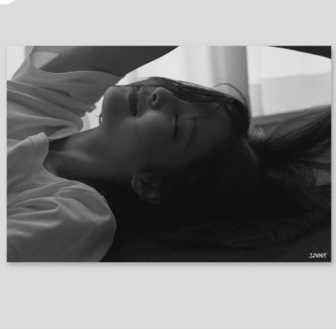 JENNIE ジェニー J2NNI5 Art Poster ポスター 3 C JENNIE J2NNI5 ジェニ アート ポスター 3 ( C ) - メルカリ