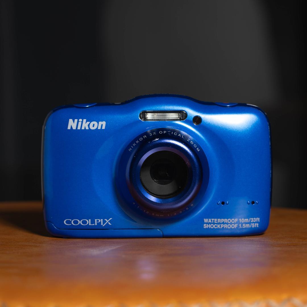 防水カメラ】 NIkon COOLPIX S32 ブルー 動作確認済み - メルカリ