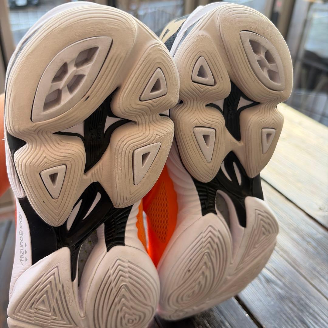 ミズノ　バレーボールシューズ　オレンジ　25.5cm